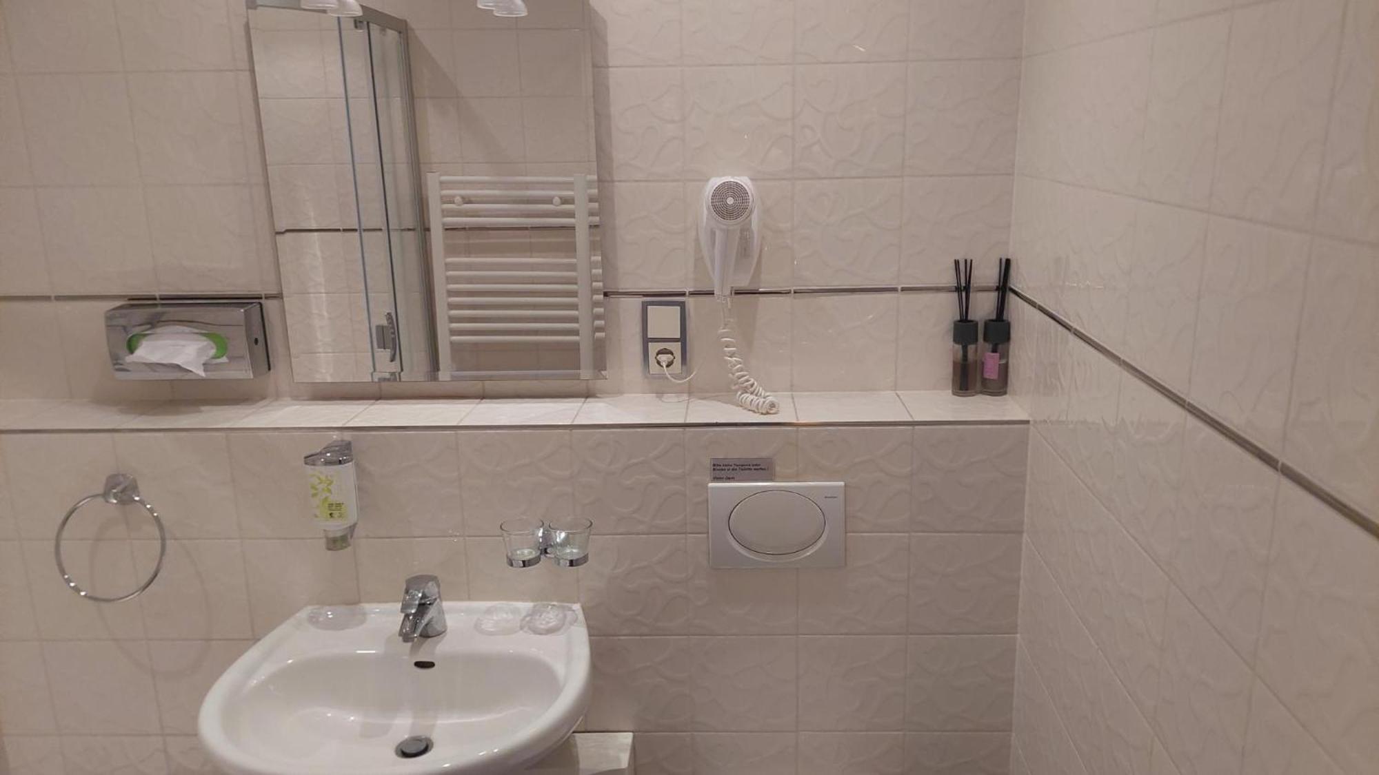 Die Villa, Zimmer 17, Dz 레버쿠젠 외부 사진