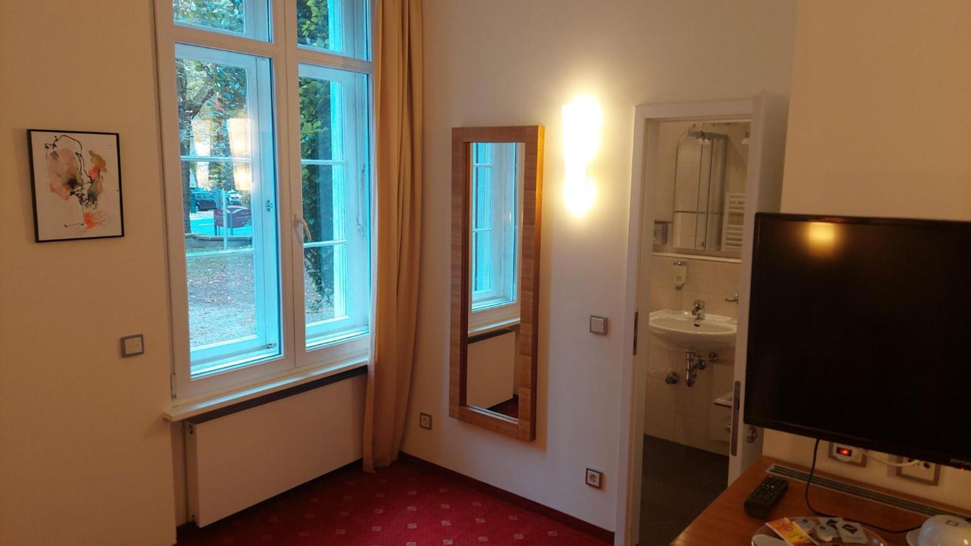 Die Villa, Zimmer 17, Dz 레버쿠젠 외부 사진