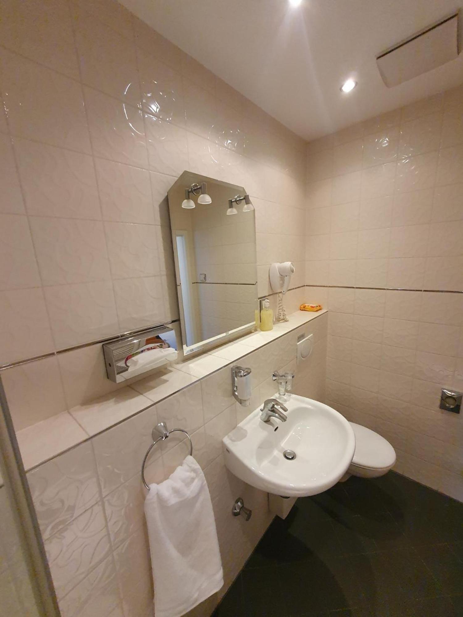 Die Villa, Zimmer 17, Dz 레버쿠젠 외부 사진